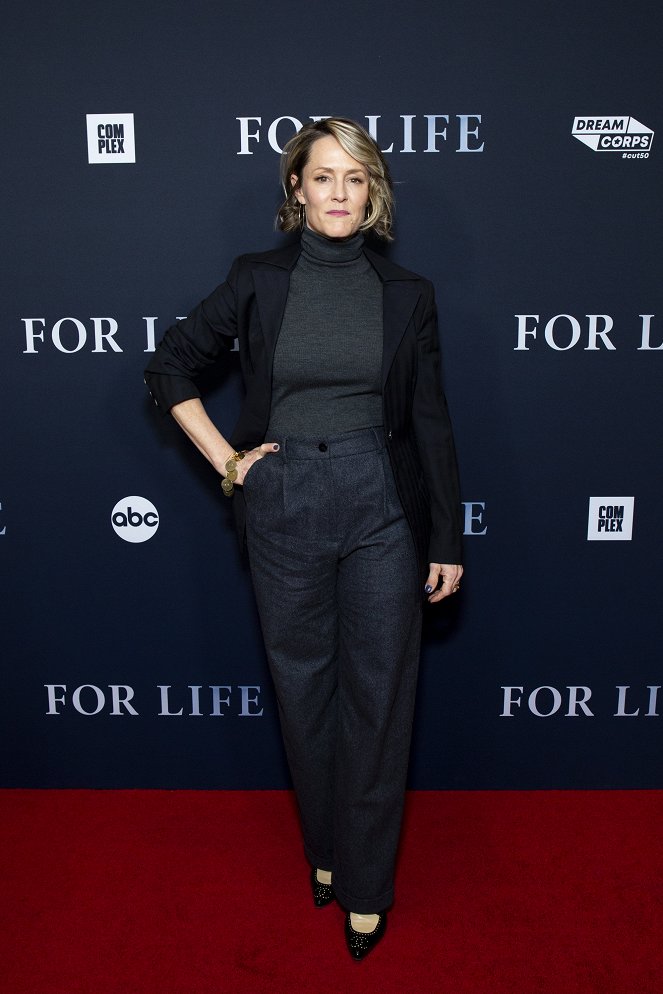 Právník na doživotí - Z akcií - Talent and executive producers from ABC’s new drama “For Life” celebrated their premiere in New York with a red carpet, screening and panel discussion moderated by Van Jones - Mary Stuart Masterson