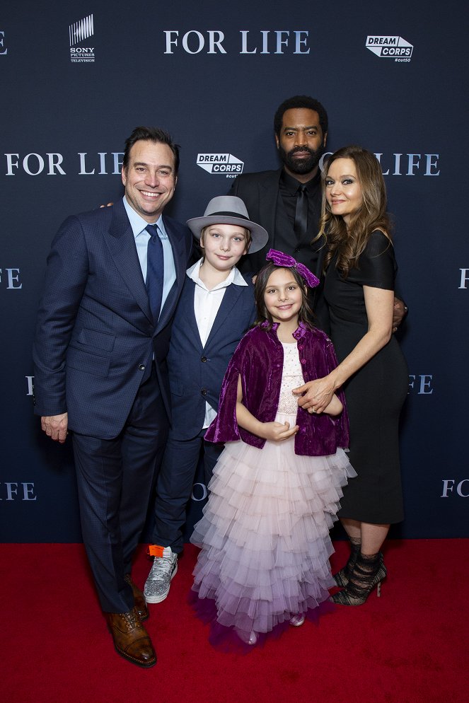 For Life - Eventos - Talent and executive producers from ABC’s new drama “For Life” celebrated their premiere in New York with a red carpet, screening and panel discussion moderated by Van Jones