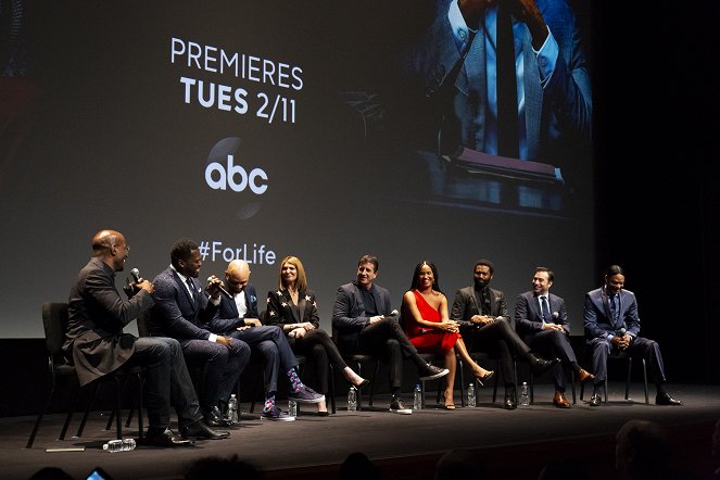 For Life - De eventos - Talent and executive producers from ABC’s new drama “For Life” celebrated their premiere in New York with a red carpet, screening and panel discussion moderated by Van Jones