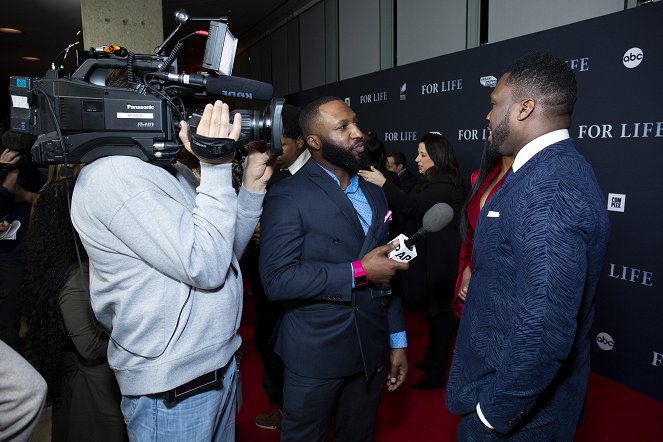 Právník na doživotí - Z akcií - Talent and executive producers from ABC’s new drama “For Life” celebrated their premiere in New York with a red carpet, screening and panel discussion moderated by Van Jones