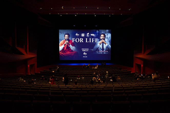 For Life - Événements - Talent and executive producers from ABC’s new drama “For Life” celebrated their premiere in New York with a red carpet, screening and panel discussion moderated by Van Jones