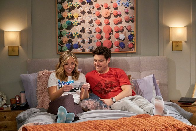Indebted - Everybody's Talking About the Pilot - Photos - Abby Elliott, Adam Pally
