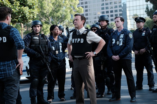 Brooklyn Nine-Nine - Season 7 - Manhunter - Kuvat elokuvasta - Joe Lo Truglio
