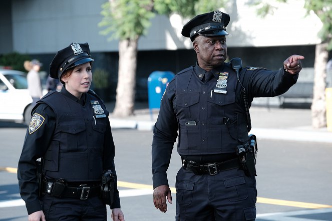 Brooklyn 9-9 - Season 7 - Łowca głów - Z filmu - Andre Braugher