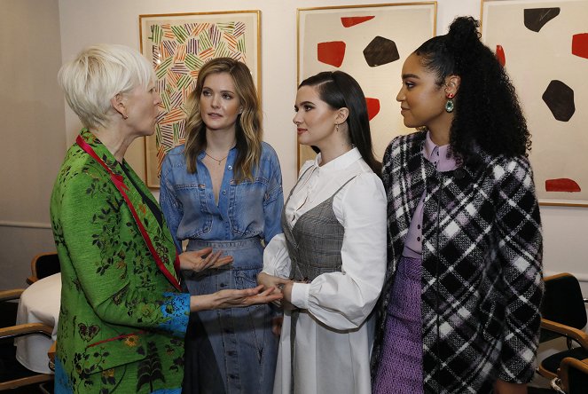 Troufalky - Série 4 - Z akcí - The Bold Type stars Katie Stevens, Aisha Dee, Meghann Fahy and Melora Hardin joined powerful women across media for a luncheon hosted by The Bold Type executive producer Joanna Coles in Manhattan