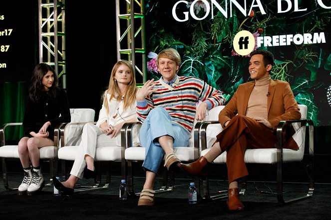 Everything's Gonna Be Okay - Z akcí - “Everything’s Gonna Be Okay” Session – The cast and creator/executive producer/star Josh Thomas of Freeform’s “Everything’s Gonna Be Okay” addressed the press at the 2020 TCA Winter Press Tour, at The Langham Huntington, in Pasadena, California.