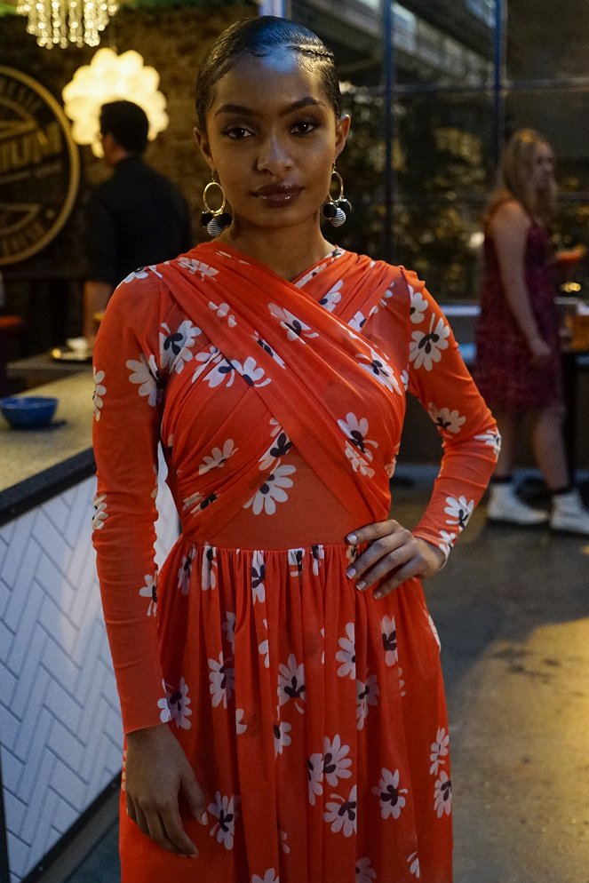 Grown-ish - Season 3 - Blízcí přátelé - Z nakrúcania - Yara Shahidi