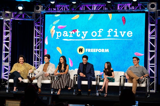 Správná pětka - Z akcí - “Party of Five” Session – The cast and executive producers of Freeforms “Party of Five” addressed the press at the 2020 TCA Winter Press Tour, at The Langham Huntington, in Pasadena, California - Amy Lippman, Brandon Larracuente, Emily Tosta, Niko Guardado, Elle Paris Legaspi, Gabriel Llanas