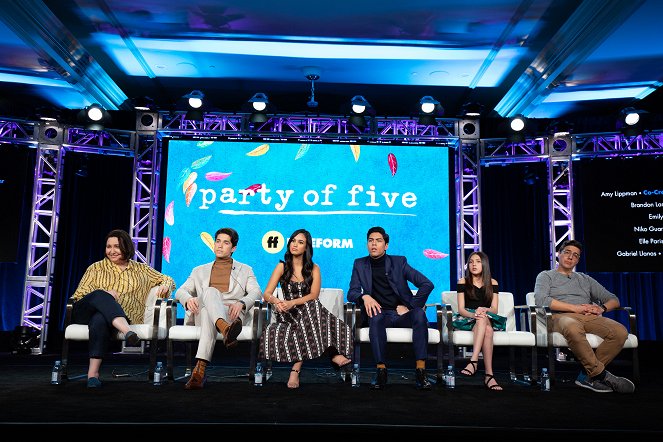 Správná pětka - Z akcií - “Party of Five” Session – The cast and executive producers of Freeforms “Party of Five” addressed the press at the 2020 TCA Winter Press Tour, at The Langham Huntington, in Pasadena, California - Amy Lippman, Brandon Larracuente, Emily Tosta, Niko Guardado, Elle Paris Legaspi, Gabriel Llanas