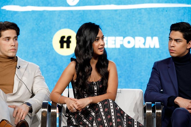 Správná pětka - Z akcií - “Party of Five” Session – The cast and executive producers of Freeforms “Party of Five” addressed the press at the 2020 TCA Winter Press Tour, at The Langham Huntington, in Pasadena, California - Brandon Larracuente, Emily Tosta, Niko Guardado