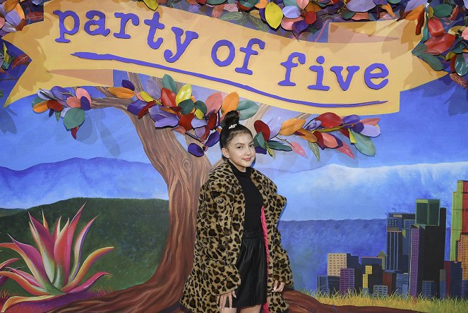 Ötösfogat – Az Acosta-család - Rendezvények - The cast of “Party of Five” celebrated the premiere in New York City. - Elle Paris Legaspi