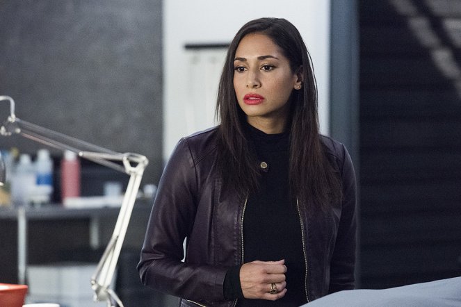Supergirl - The Bottle Episode - Photos - Meaghan Rath