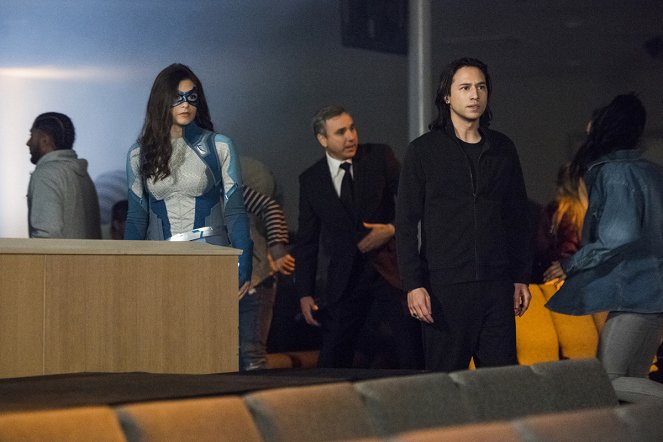 Supergirl - Back from the Future: Part One - Van film - Nicole Maines, Jesse Rath