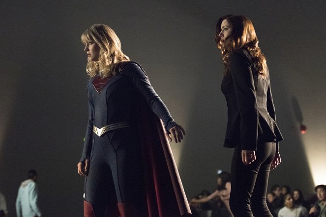 Supergirl - Powrót z przyszłości: część 1 - Z filmu - Melissa Benoist, Julie Gonzalo