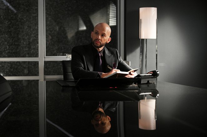 Supergirl - Back from the Future: Part Two - Photos - Jon Cryer