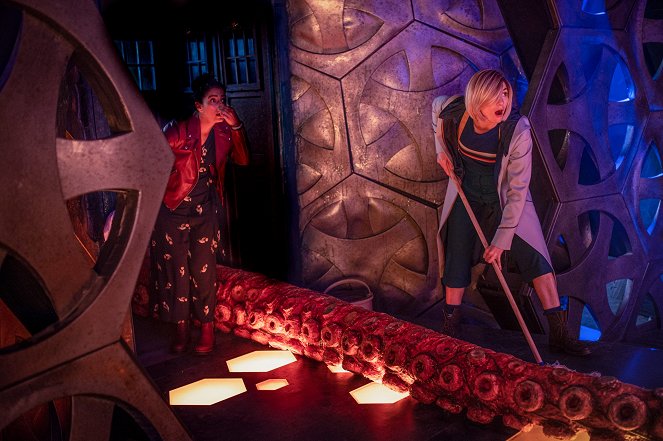 Doctor Who - Waise 55 - Filmfotos - Mandip Gill, Jodie Whittaker