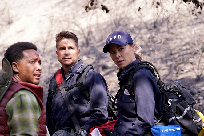 Code Black - Hell's Heart - Photos - Philip Smithey, Rob Lowe, Moon Bloodgood