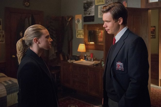 Riverdale - Hoofdstuk 69: Men of Honor - Van film - Lili Reinhart, Sean Depner