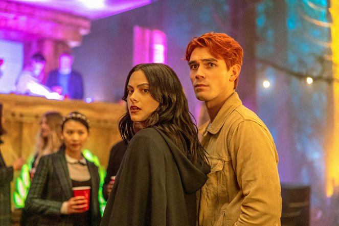 Riverdale - Chapter Seventy: The Ides of March - Photos - Camila Mendes, K.J. Apa
