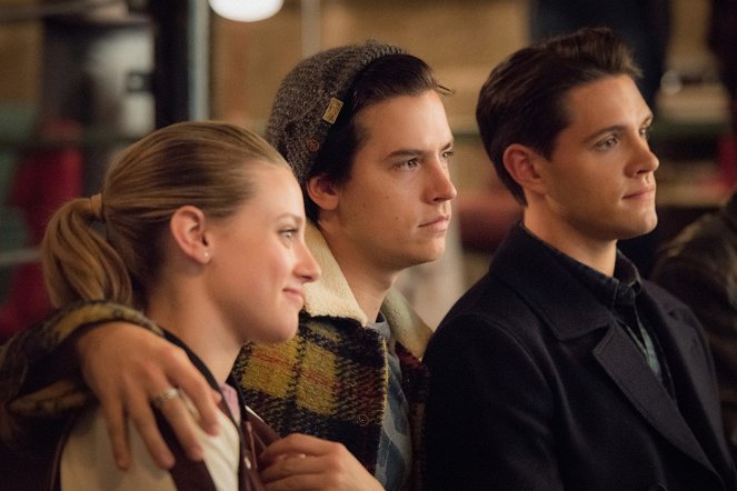 Riverdale - Chapter Sixty-Four: The Ice Storm - Photos - Lili Reinhart, Cole Sprouse, Casey Cott