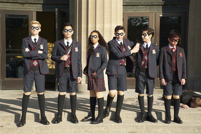 The Umbrella Academy - We Only See Each Other at Weddings and Funerals - Photos - Cameron Brodeur, Blake Talabis, Eden Cupid, Dante Albidone, Aidan Gallagher, Ethan Hwang