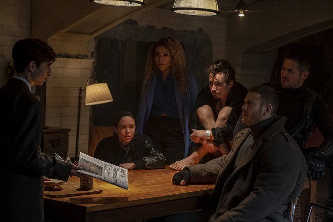 The Umbrella Academy - Season 1 - We Only See Each Other at Weddings and Funerals - Photos - Aidan Gallagher, Elliot Page, Emmy Raver-Lampman, Robert Sheehan, Tom Hopper, David Castañeda Jr.