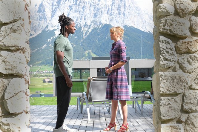 Annie - kopfüber ins Leben - Film - Eugene Boateng, Bernadette Heerwagen