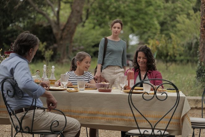 Ein Tisch in der Provence - Ein Tisch in der Provence: Ärztin wider Willen - Z filmu - Paula Siebert, Friederike Linke, Sabine Vitua