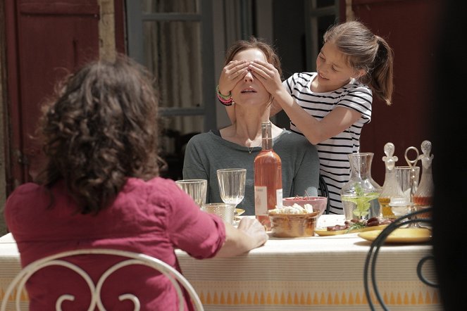 Ein Tisch in der Provence - Ein Tisch in der Provence: Ärztin wider Willen - Filmfotos - Friederike Linke, Paula Siebert