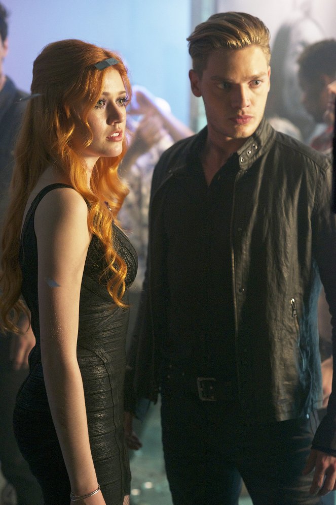 Shadowhunters: The Mortal Instruments - Potęga improwizacji - Z filmu - Katherine McNamara, Dominic Sherwood