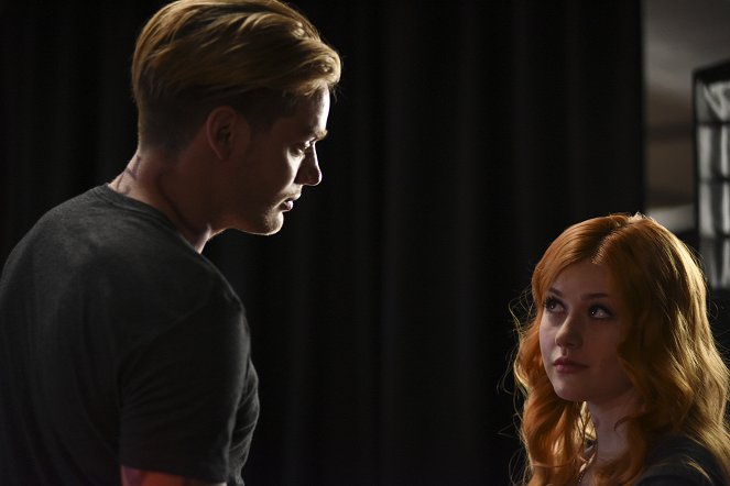 Shadowhunters: The Mortal Instruments - Une fête d'enfer - Film - Katherine McNamara