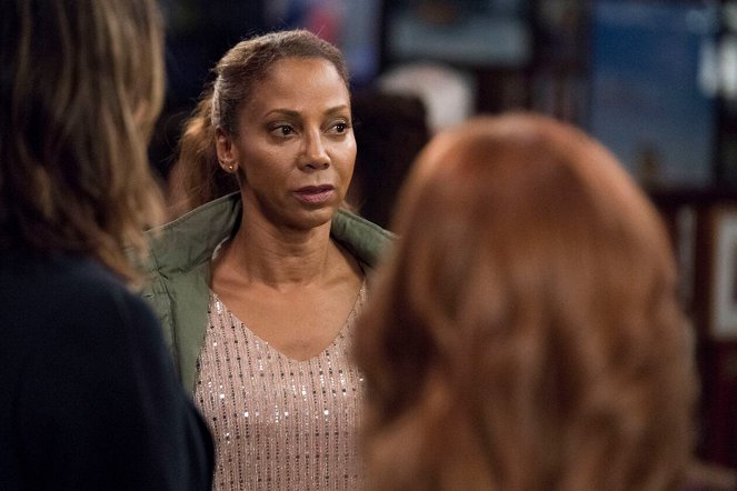 Law & Order: Special Victims Unit - The Longest Night of Rain - Photos - Holly Robinson Peete