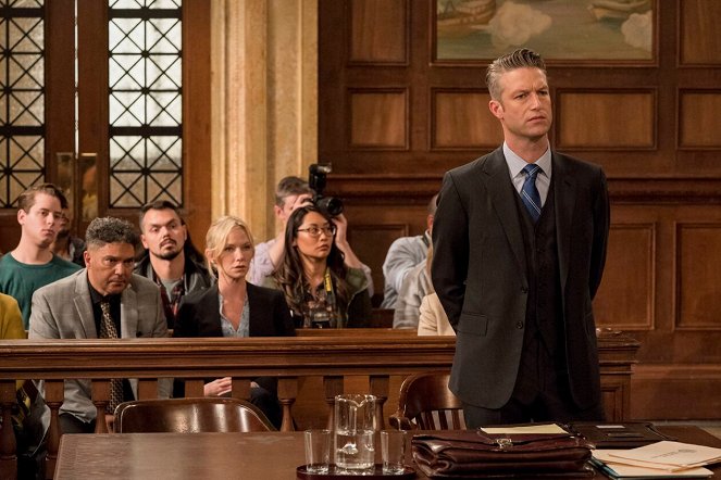 Law & Order: Special Victims Unit - Can't Be Held Accountable - Photos - Nicholas Turturro, Kelli Giddish, Peter Scanavino