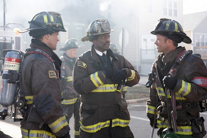 Chicago Fire - Season 8 - A Chicago Welcome - Photos - Jesse Spencer, Eamonn Walker, Taylor Kinney