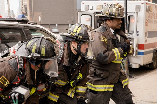 Chicago Fire - Season 8 - Vypni to - Z filmu - Jesse Spencer, Eamonn Walker
