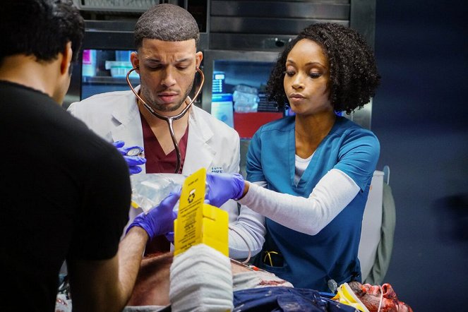 Chicago Med - Guess It Doesn't Matter Anymore - Van film - Yaya DaCosta