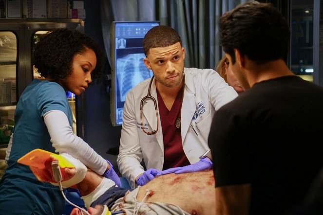 Chicago Med - Season 5 - Guess It Doesn't Matter Anymore - Photos - Yaya DaCosta