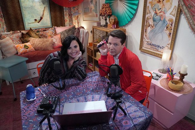 Will & Grace - Lies & Whispers - Promoción - Demi Lovato, Sean Hayes