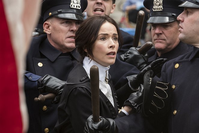 Timeless - Season 2 - Mrs. Sherlock Holmes - Photos