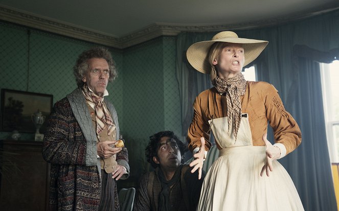 David Copperfield rendkívüli élete - Filmfotók - Hugh Laurie, Dev Patel, Tilda Swinton