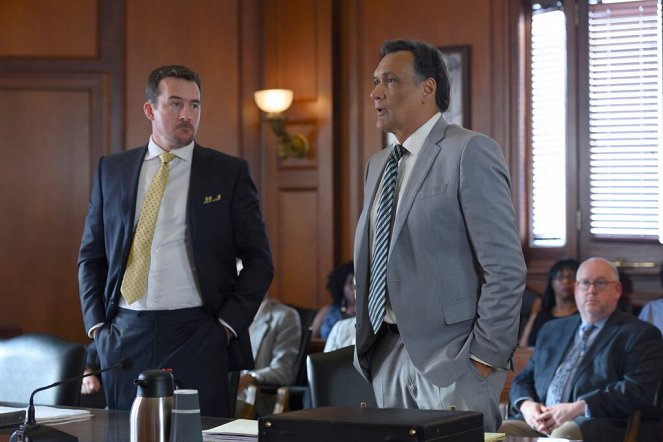 Bluff City Law - 25 Years To Life - Photos - Barry Sloane, Jimmy Smits