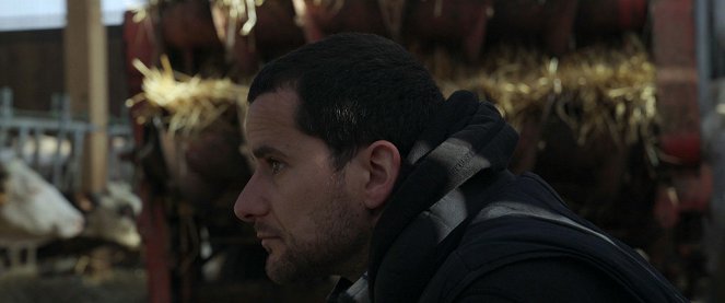 Cyrille, agriculteur, 30 ans, 20 vaches, du lait, du beurre, des dettes - Kuvat elokuvasta