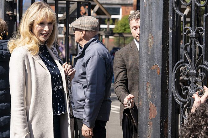 Motherland - No Mum Left Behind - Photos - Lucy Punch