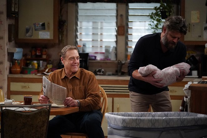 Die Conners - Season 2 - Brothers, Babies and Breakdowns - Filmfotos - John Goodman, Jay R. Ferguson