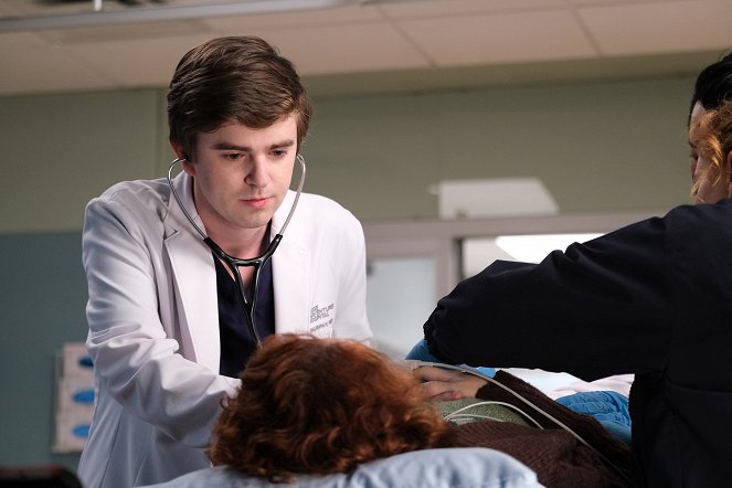 The Good Doctor - Autopsy - Photos - Freddie Highmore