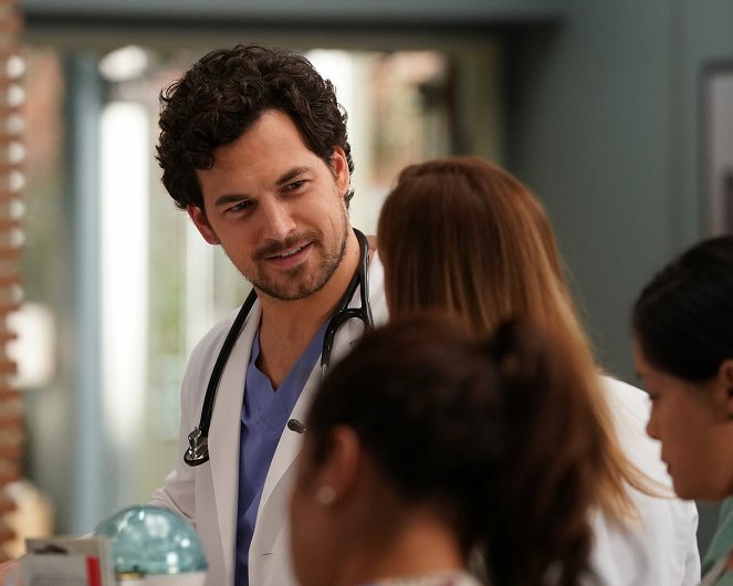 Grey's Anatomy - Season 16 - A Diagnosis - Photos - Giacomo Gianniotti