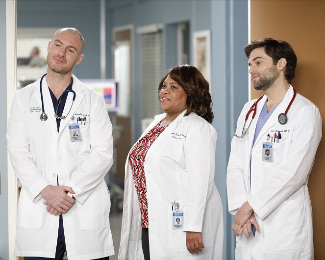 Grey's Anatomy - Season 16 - A Diagnosis - Photos - Richard Flood, Chandra Wilson, Jake Borelli
