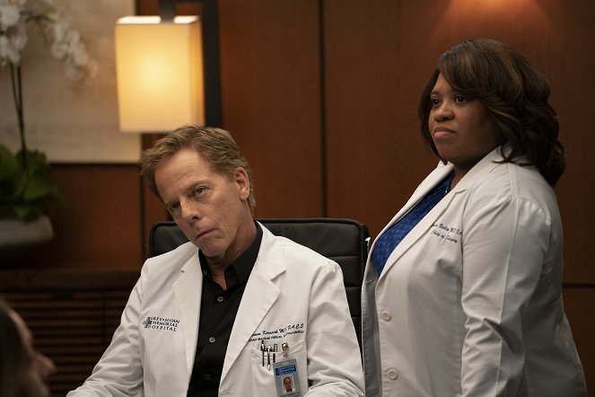Grey's Anatomy - Die jungen Ärzte - Season 16 - Darf ich bitten? - Filmfotos - Greg Germann, Chandra Wilson