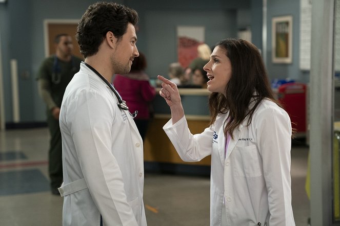 Grey's Anatomy - Die jungen Ärzte - Season 16 - Darf ich bitten? - Filmfotos - Giacomo Gianniotti, Shoshannah Stern