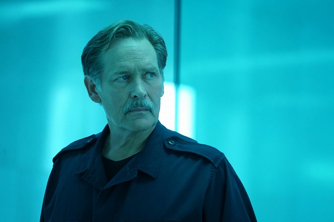 Black Lightning - Księga oporu, rozdział drugi: Dzieło Hendersona - Z filmu - James Remar